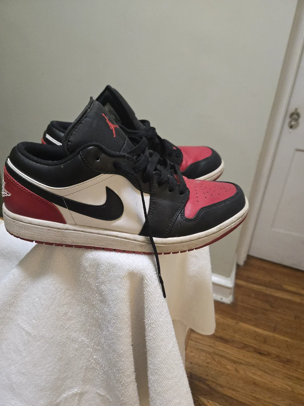 Mens Black and Red Basketball Sneakers - Jordan Style